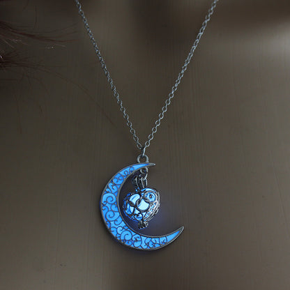 Lunar Glow Pendant – Silver-Plated Chain Necklace