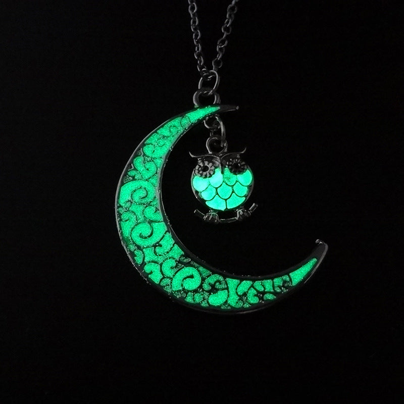 Lunar Glow Pendant – Silver-Plated Chain Necklace