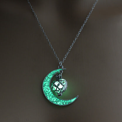 Lunar Glow Pendant – Silver-Plated Chain Necklace